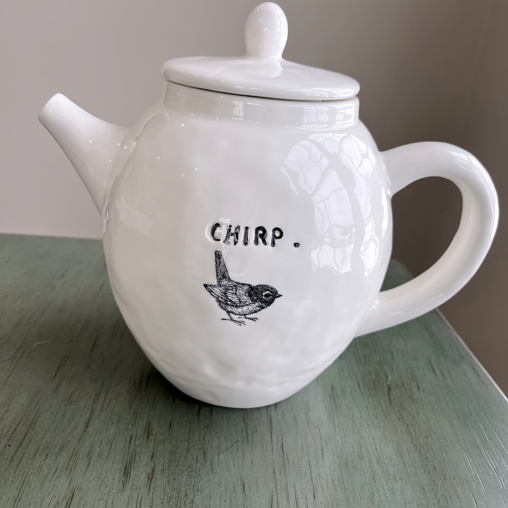 Rae Dunn Chirp Teapot
Magenta exclusive